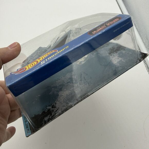 Star Wars Rogue One The Striker Includes Flight Stand By Hot wheels Starships - Picture 4 of 6